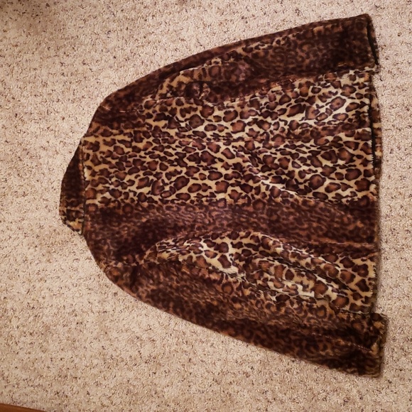 Faux Fur Leopard print coat - Picture 4 of 6